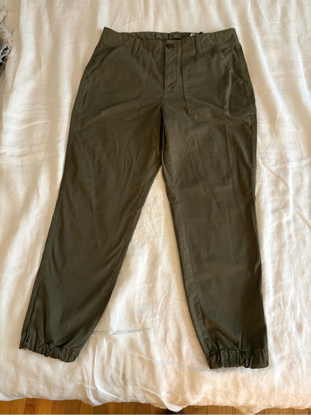 Women’s Banana Republic Slim Utility Jogger Pants Army Green NWT Size 12